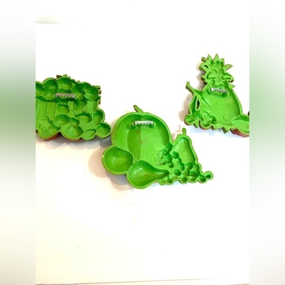 VTG 1970’s Plastic DART Industries Fruit Wall Grouping Strawberries Pineapple - Picture 6 of 9